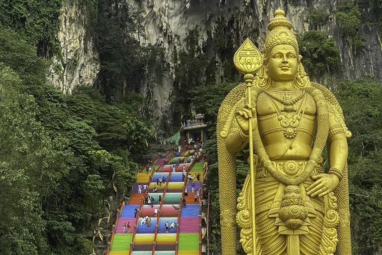 Batu Caves Malaysia – iconic tourist attraction with Lord Murugan statue and colorful staircase, one of the best places to visit in Peninsular Malaysia